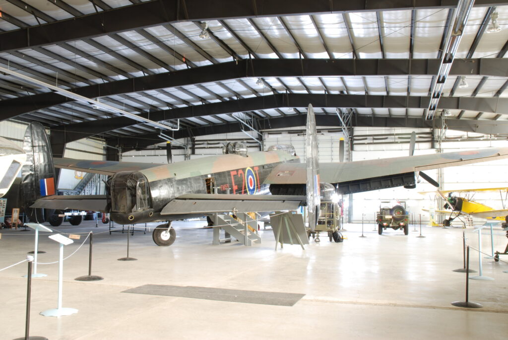 Vue de l'arrière d'un bombardier Avro Lancaster