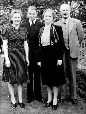 Robert Gray with parents and sister