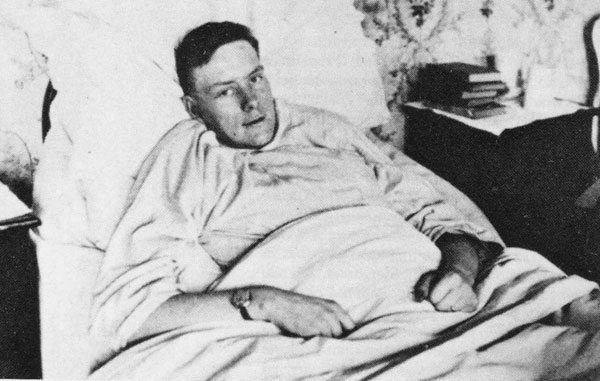 Alan McLeod dans un lit d'hôpital